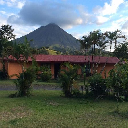 Cabinas Los Guayabos Hotel La Fortuna Bagian luar foto