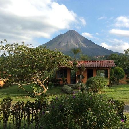 Cabinas Los Guayabos Hotel La Fortuna Bagian luar foto