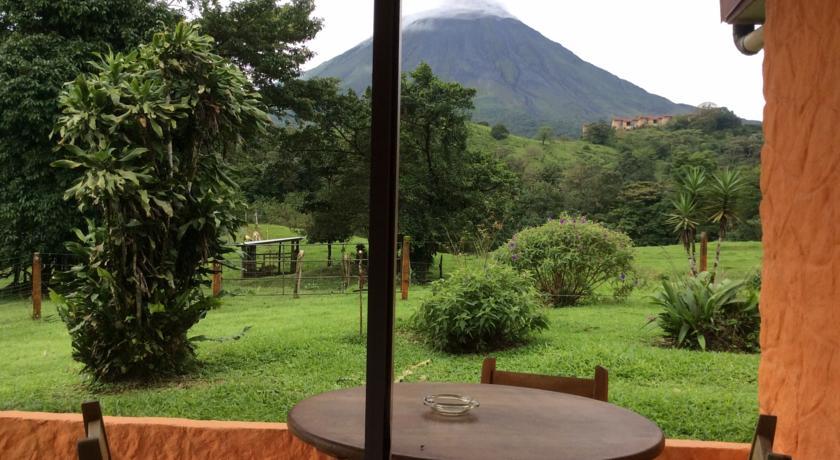 Cabinas Los Guayabos Hotel La Fortuna Bagian luar foto