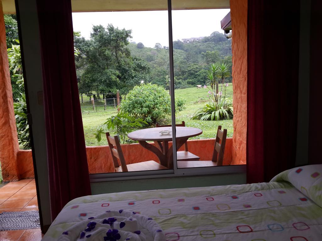 Cabinas Los Guayabos Hotel La Fortuna Ruang foto