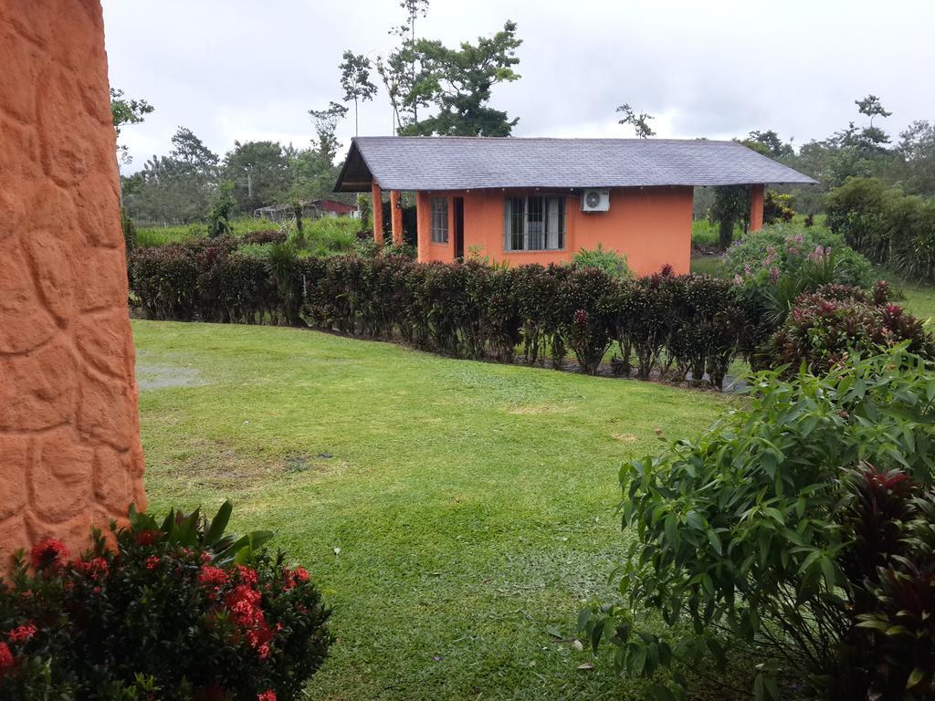 Cabinas Los Guayabos Hotel La Fortuna Bagian luar foto