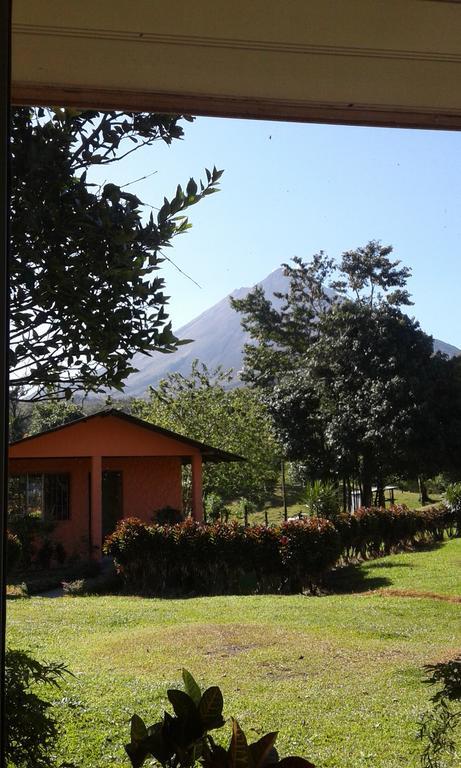 Cabinas Los Guayabos Hotel La Fortuna Bagian luar foto