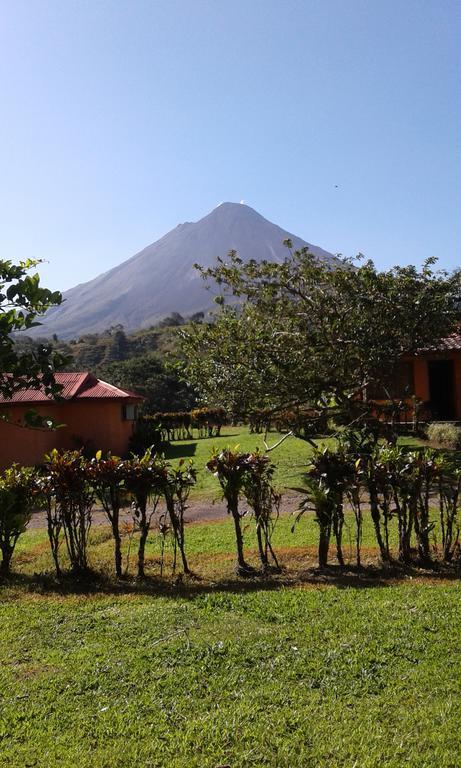 Cabinas Los Guayabos Hotel La Fortuna Bagian luar foto