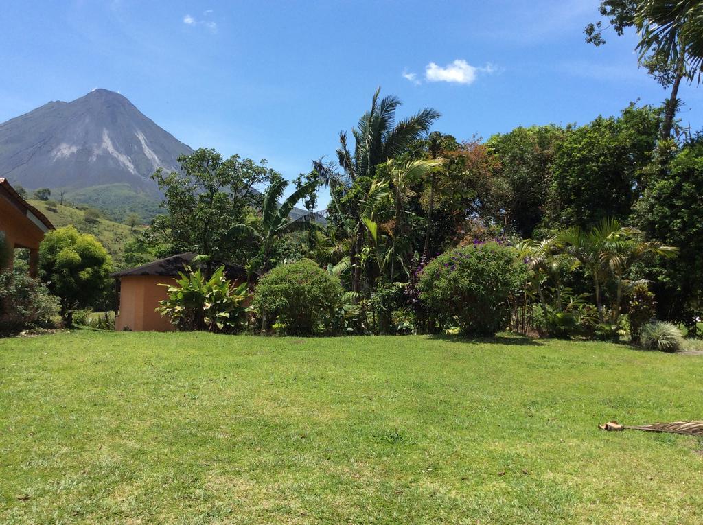 Cabinas Los Guayabos Hotel La Fortuna Bagian luar foto