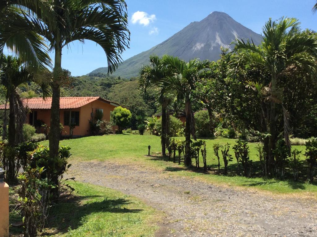 Cabinas Los Guayabos Hotel La Fortuna Bagian luar foto