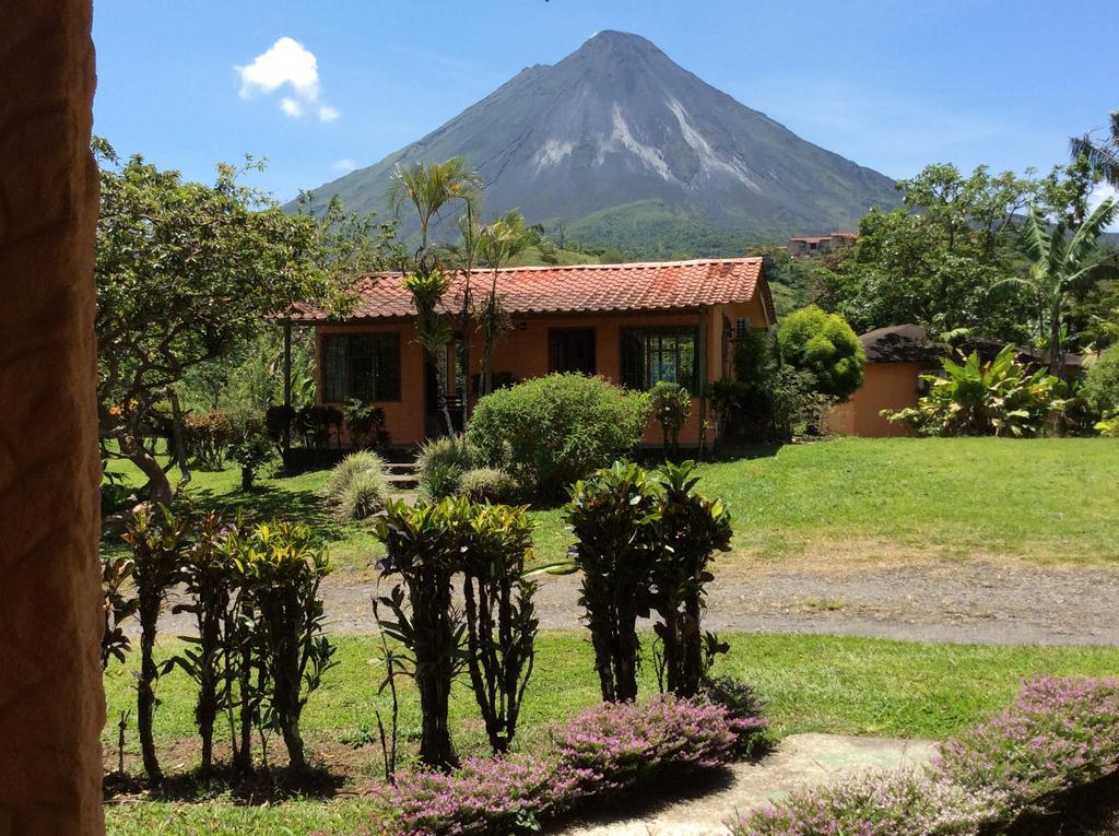 Cabinas Los Guayabos Hotel La Fortuna Bagian luar foto