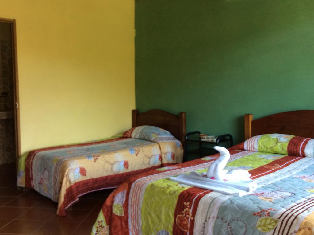 Cabinas Los Guayabos Hotel La Fortuna Bagian luar foto