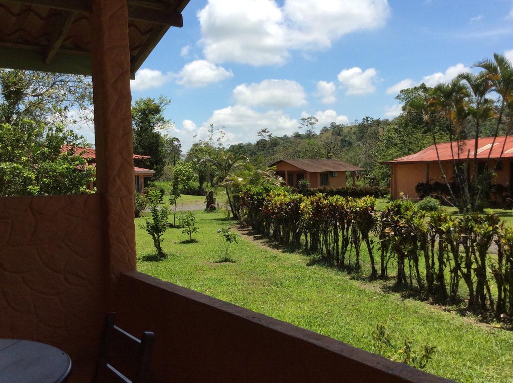 Cabinas Los Guayabos Hotel La Fortuna Bagian luar foto