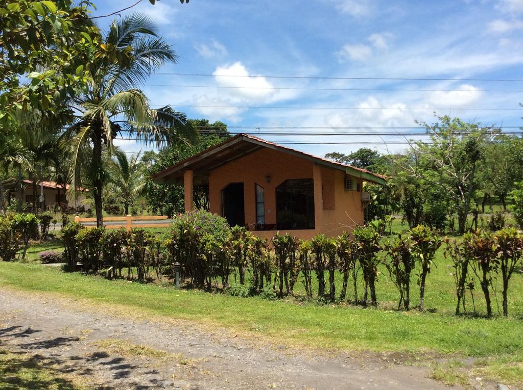 Cabinas Los Guayabos Hotel La Fortuna Bagian luar foto