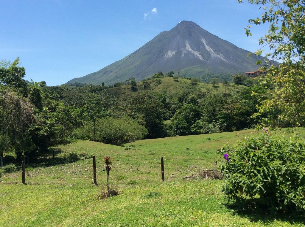 Cabinas Los Guayabos Hotel La Fortuna Bagian luar foto