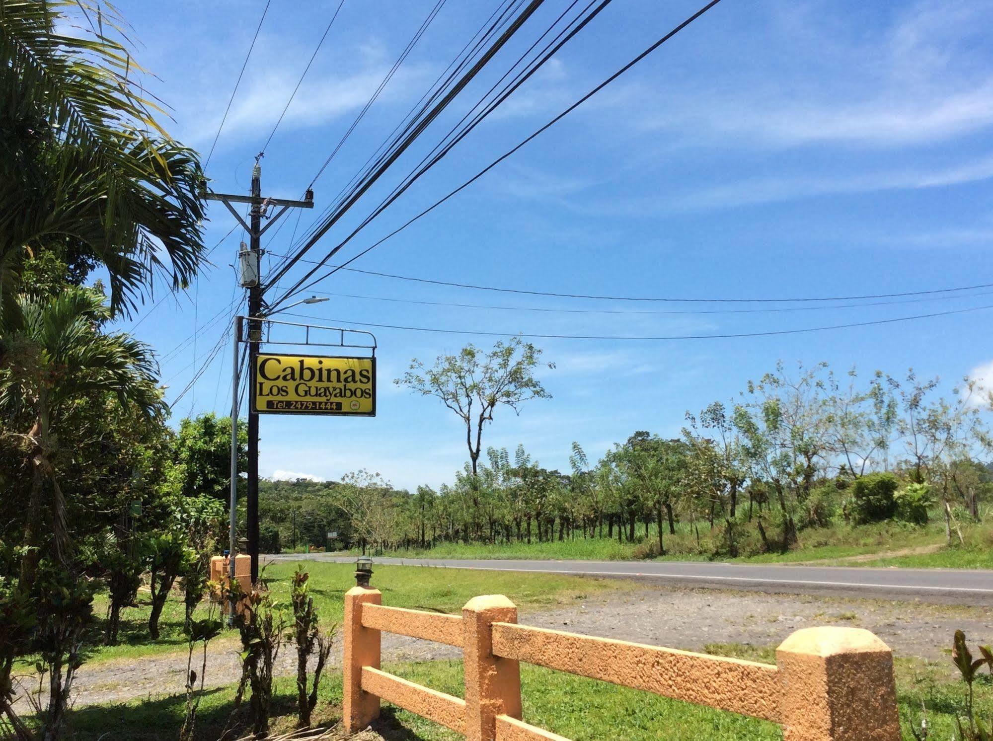 Cabinas Los Guayabos Hotel La Fortuna Bagian luar foto