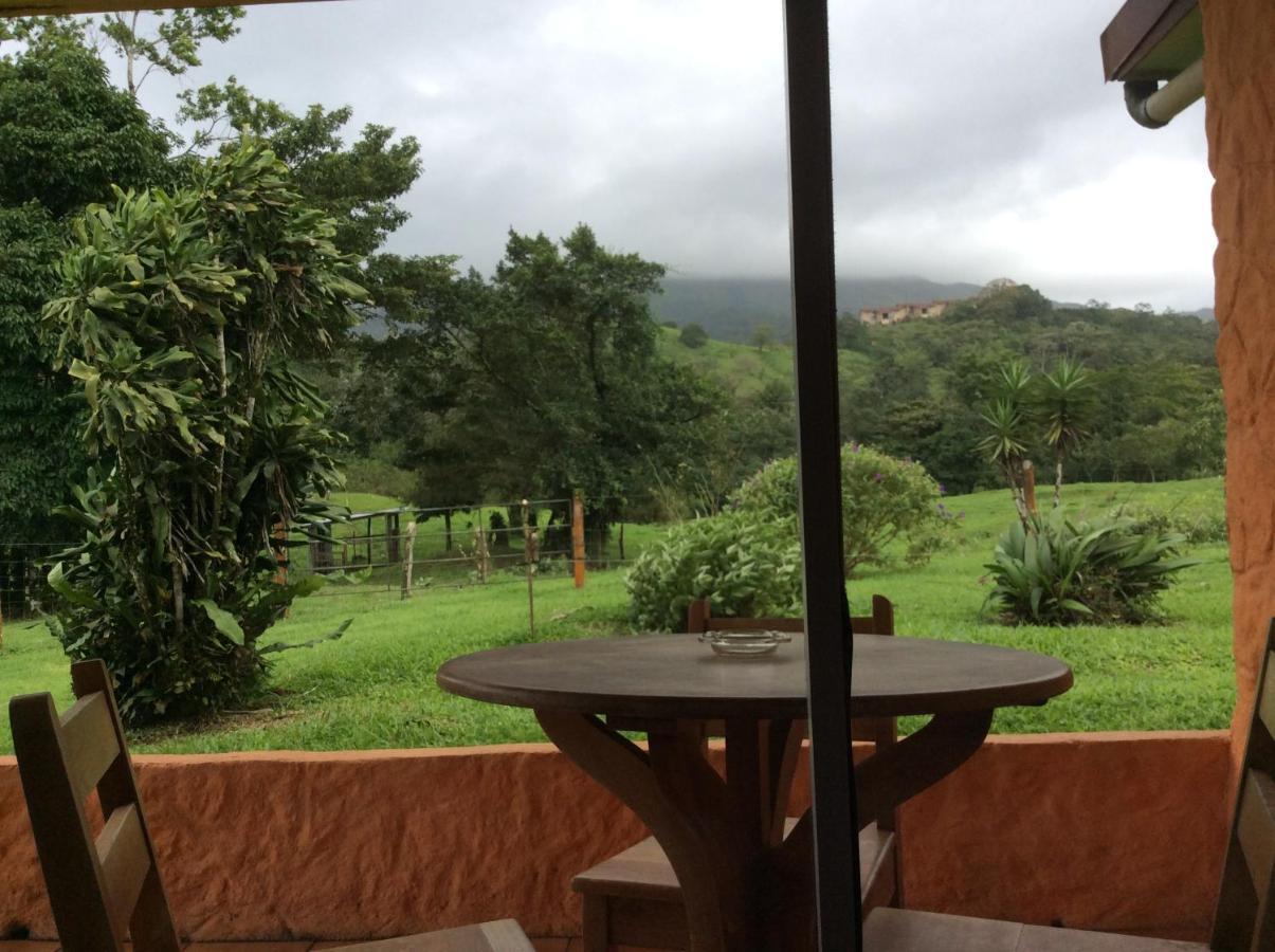 Cabinas Los Guayabos Hotel La Fortuna Bagian luar foto